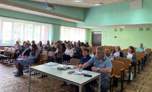 Начальник відділу освіти провів підсумкову нараду 02
