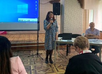 Начальник відділу освіти провів підсумкову нараду 04