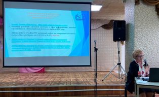 Начальник відділу освіти провів підсумкову нараду 06