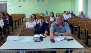 Начальник відділу освіти провів підсумкову нараду 09