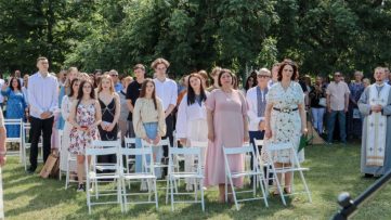 Урочистості з нагоди вручення свідоцтв 06