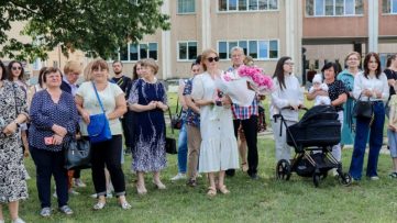 Урочистості з нагоди вручення свідоцтв 08