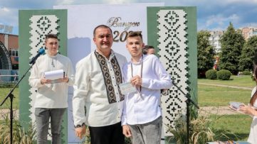 Урочистості з нагоди вручення свідоцтв 16