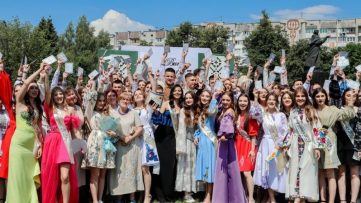 Урочистості з нагоди вручення свідоцтв 19