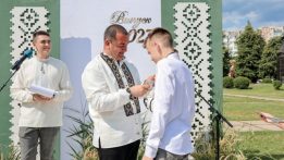 Урочистості з нагоди вручення свідоцтв 20