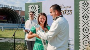 Урочистості з нагоди вручення свідоцтв 25