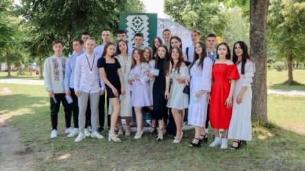 Урочистості з нагоди вручення свідоцтв 32