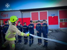Юні рятувальники продовжують вивчення рятувальної справи 5